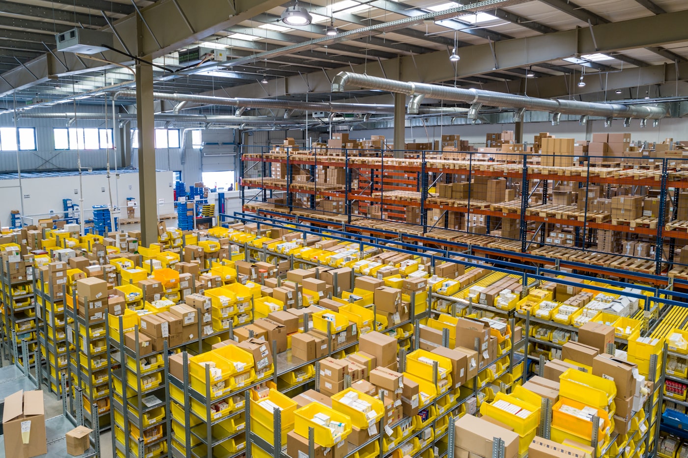 Retail and consumer goods distribution in warehouse